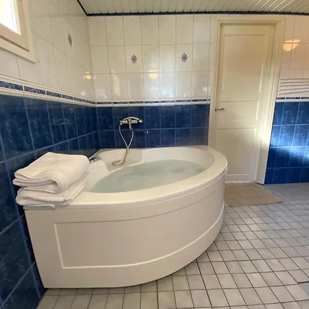 Apartment Spacious House By The River With Sauna And Hot Tube *